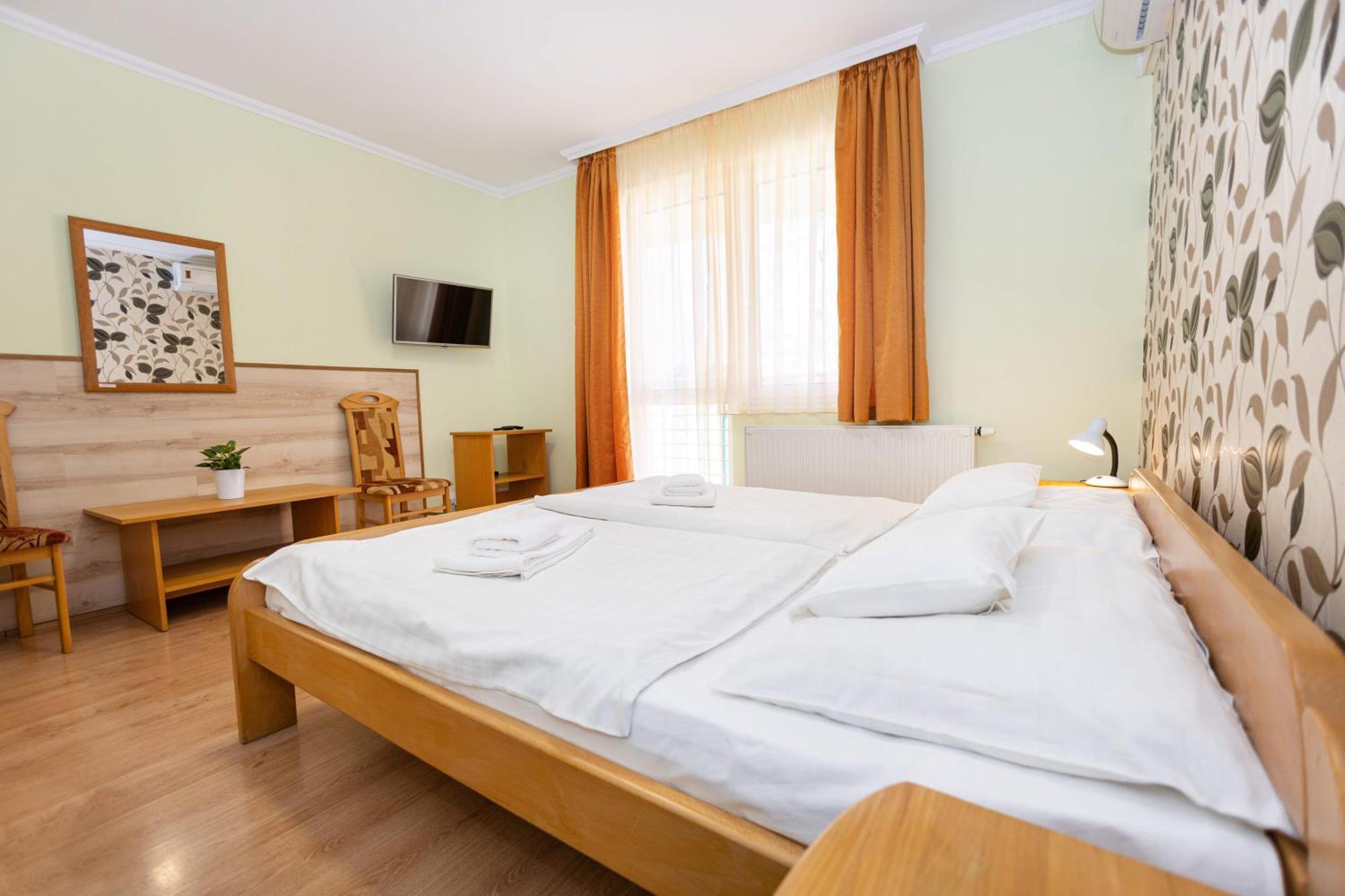 Belvarosi Panzio Debrecen Buitenkant foto