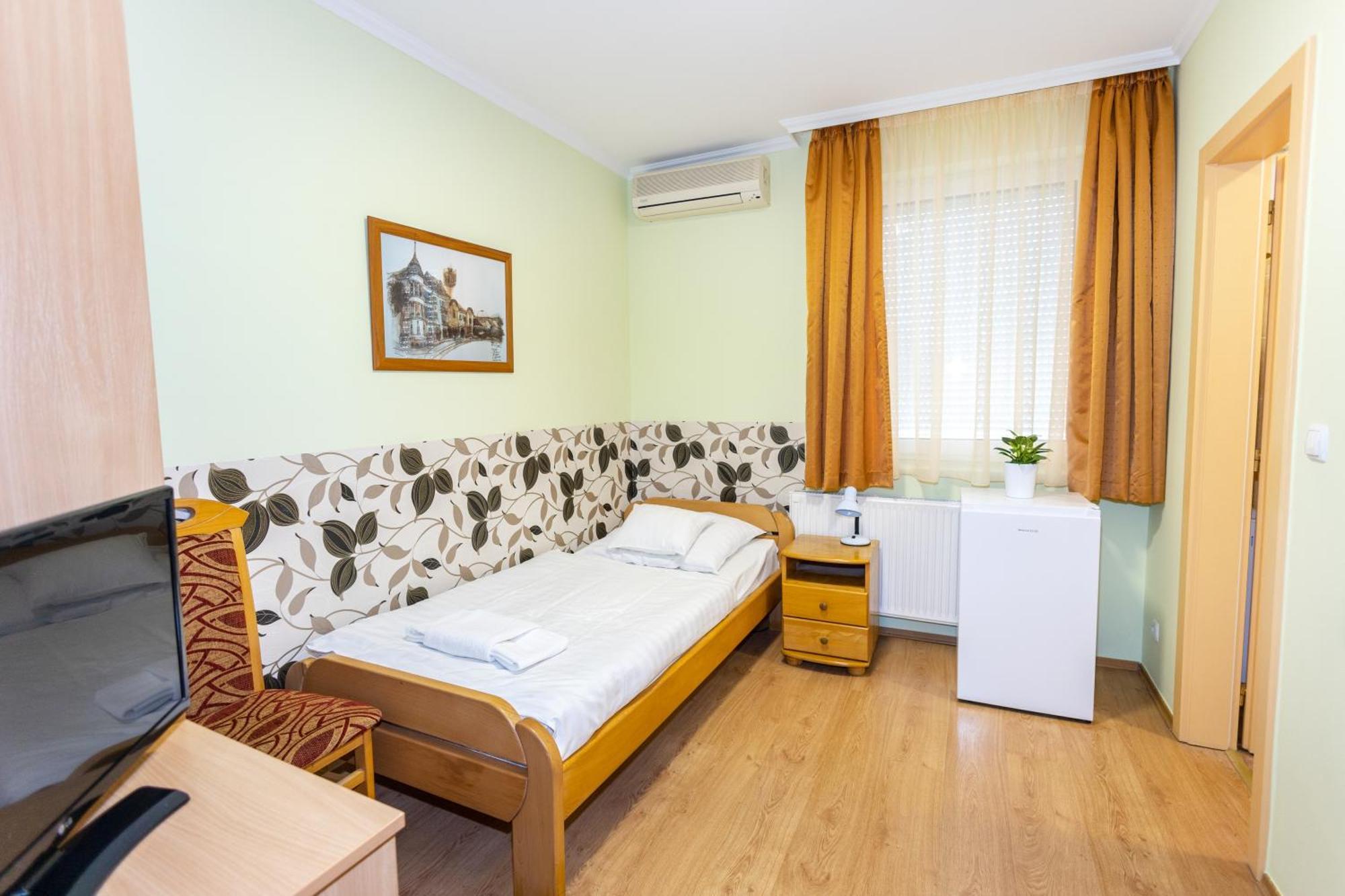 Belvarosi Panzio Debrecen Buitenkant foto