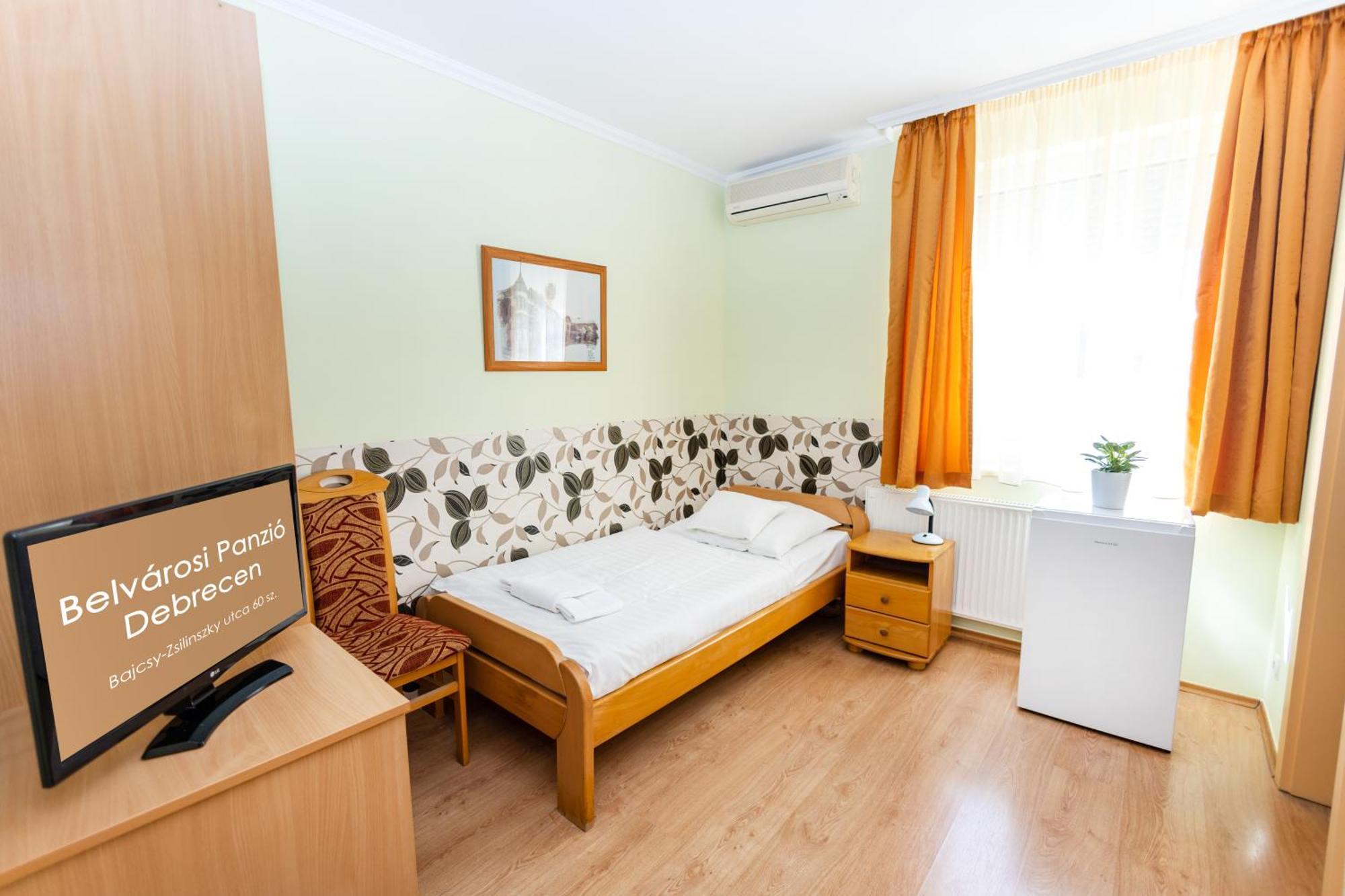 Belvarosi Panzio Debrecen Buitenkant foto