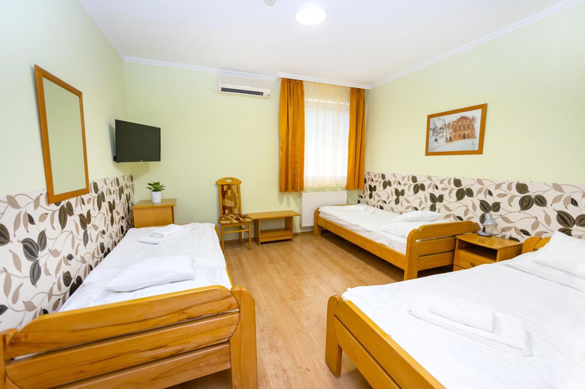 Belvarosi Panzio Debrecen Buitenkant foto