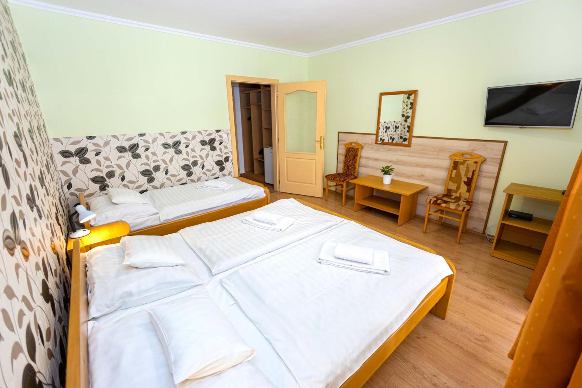 Belvarosi Panzio Debrecen Buitenkant foto