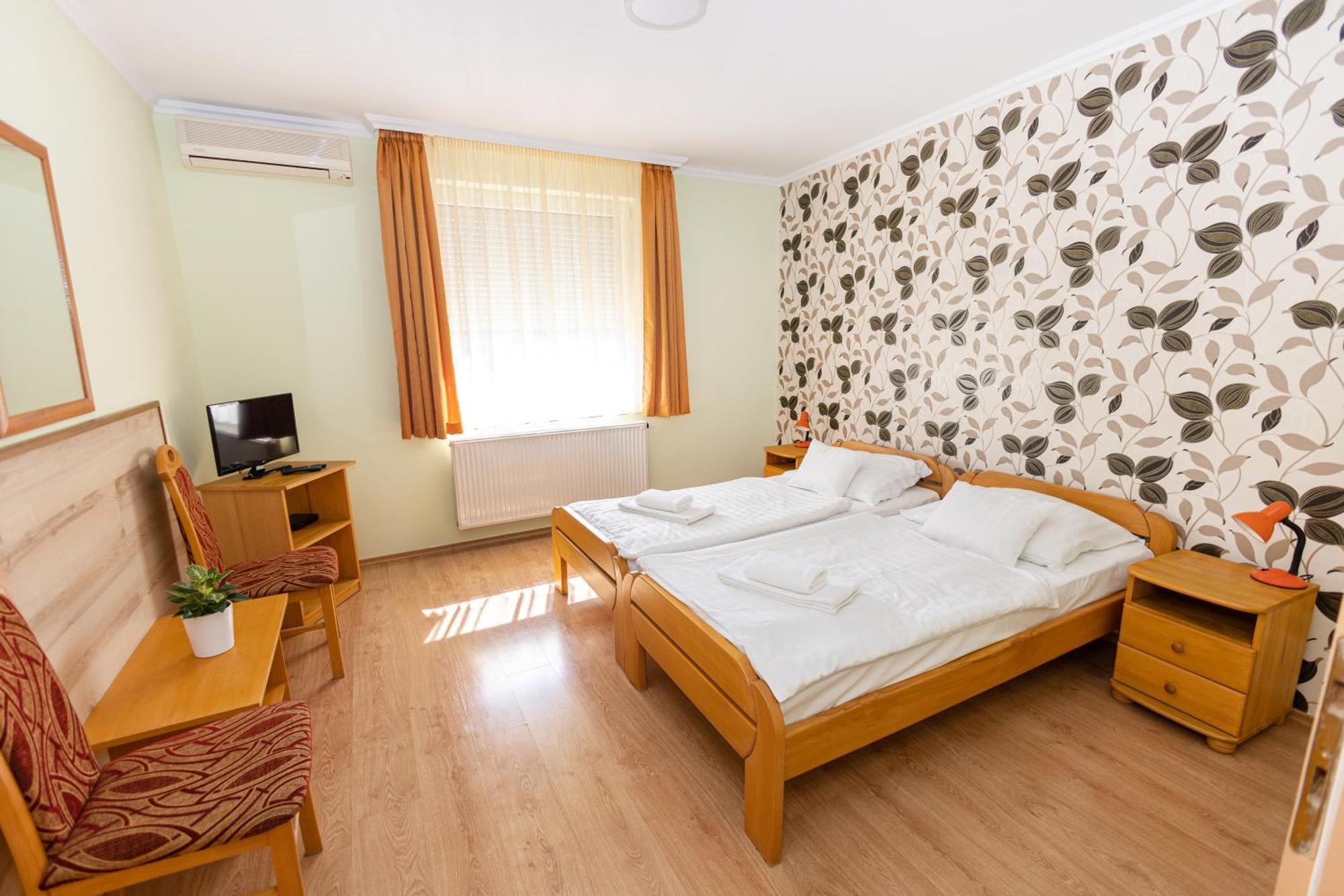 Belvarosi Panzio Debrecen Buitenkant foto