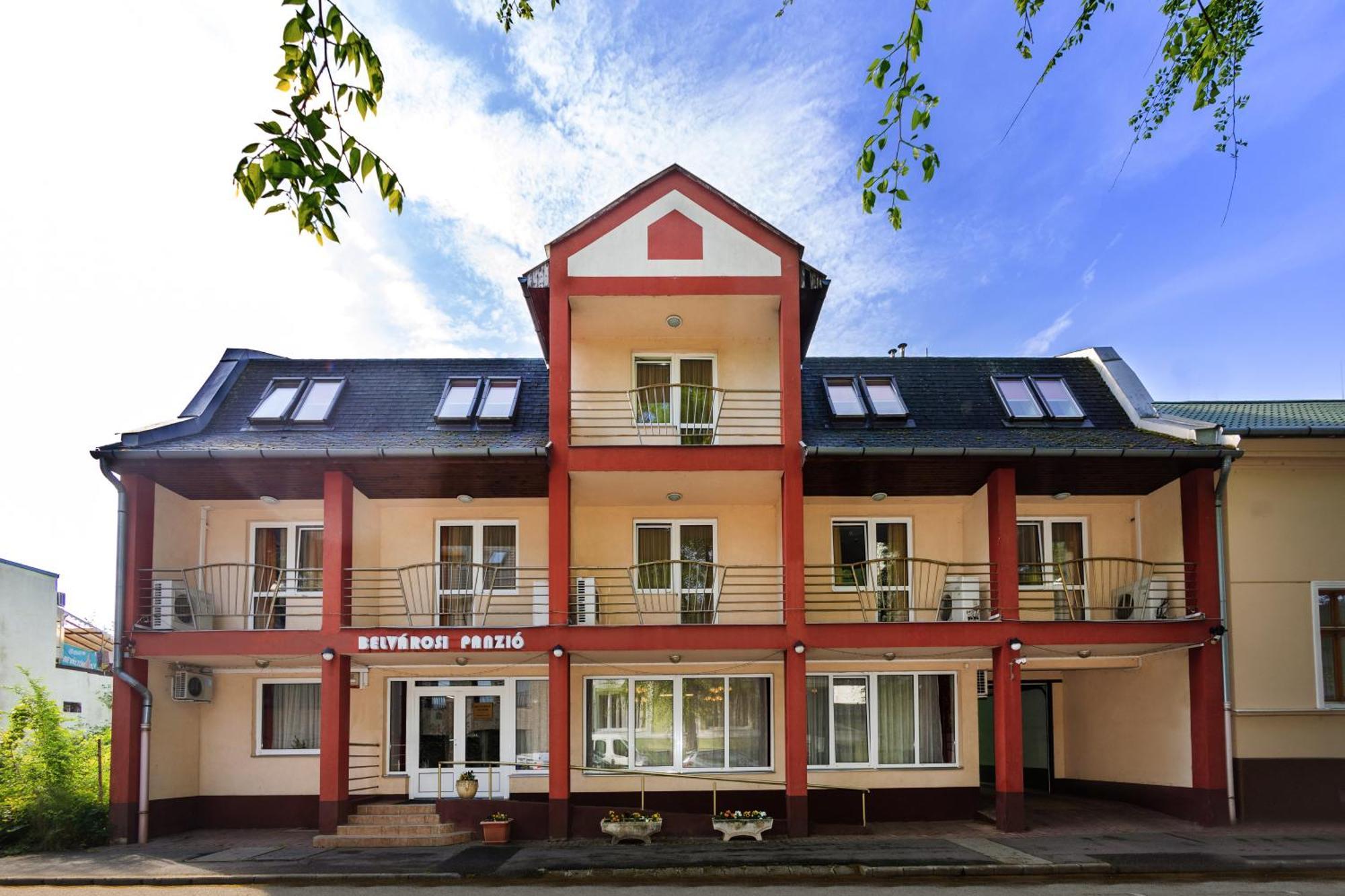 Belvarosi Panzio Debrecen Buitenkant foto